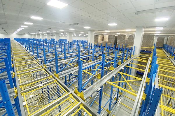 Automatisiertes Lagerdesignprojekt (Vier-Wege-Shuttle)